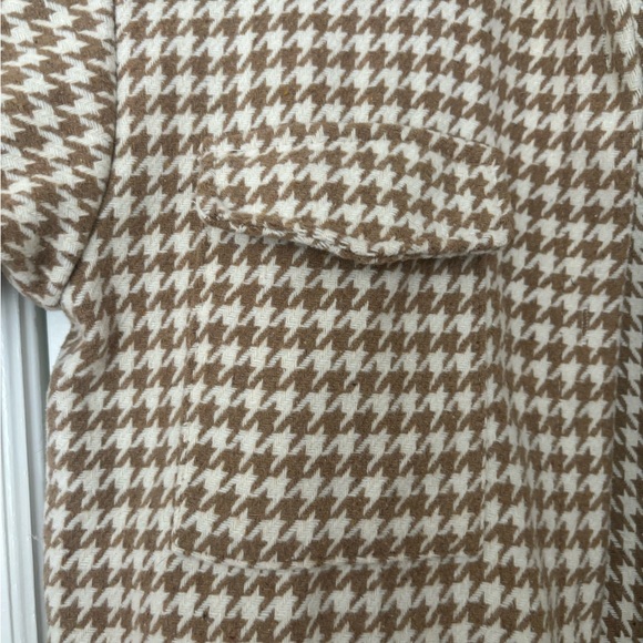 Houndstooth Button Up Shacket - Picture 2 of 4